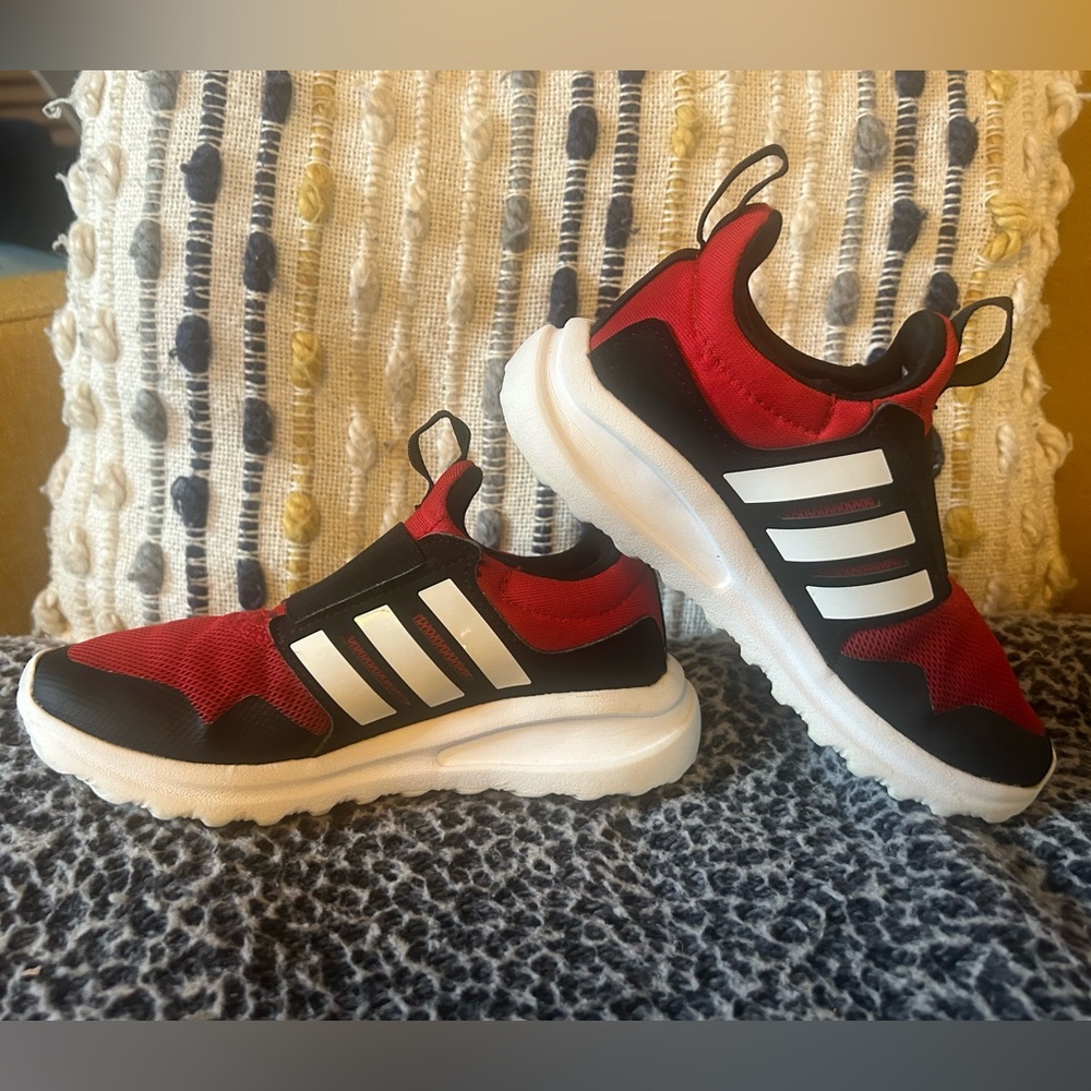 EUC 12kid- Boys Adidas Activeride 2